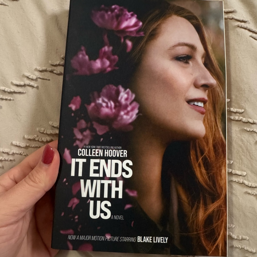 'It Ends With Us' Novel - Black and Pink Cover